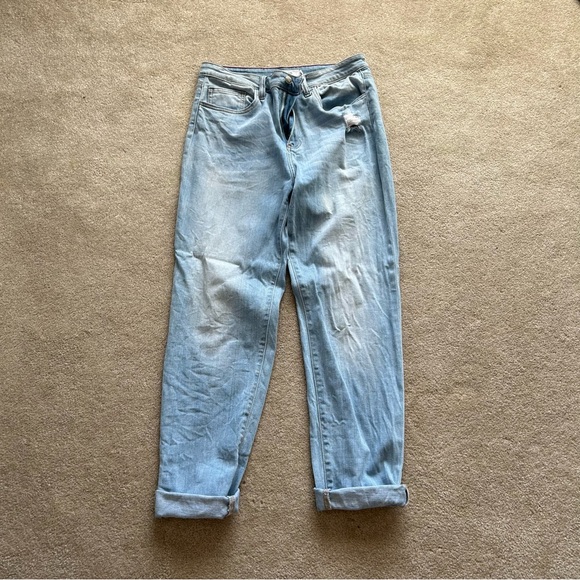 Cello Jeans with faded style.  Easy to roll up the bottoms for extra style - Picture 2 of 16